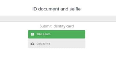 Selfi con el documento de identidad